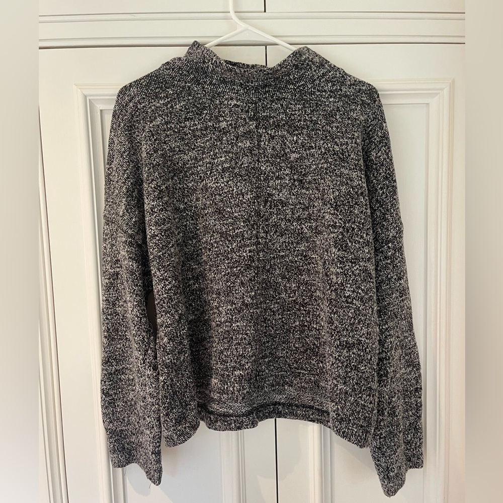 Madewell women’s slight turtleneck black and white sweater
